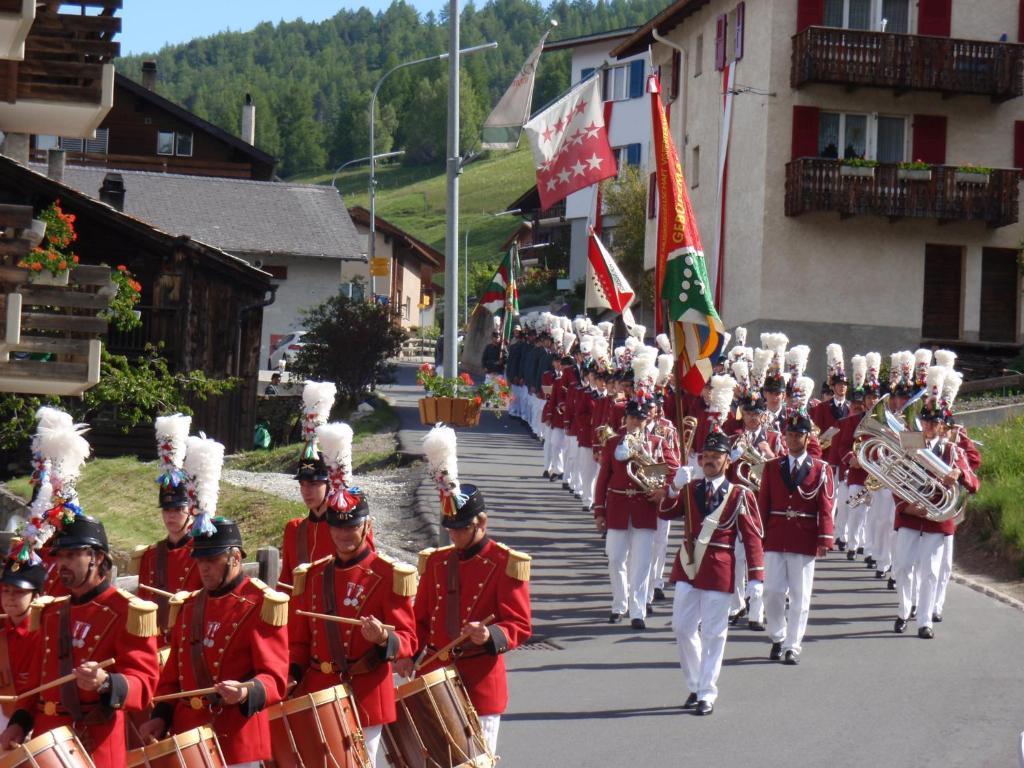 Hotel Restaurant Rothorn Visperterminen Exterior foto